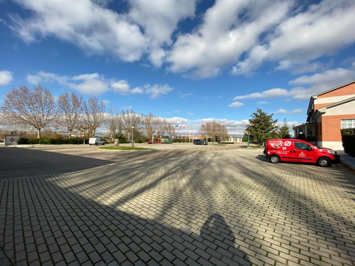 Hotel Lasa Sport Вальядолид Экстерьер фото